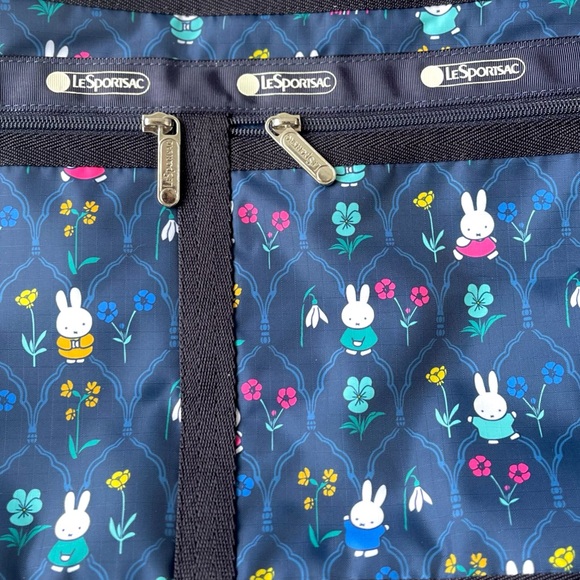 LeSportsac Japan x Miffy Deluxe Everyday Crossbody Bag Bundle with Pouch - Picture 3 of 11